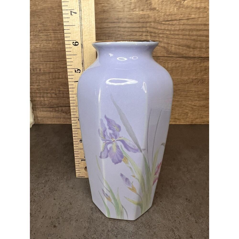 Vintage Otagiri Japan Periwinkle Irises Flower Bud Vase Medium - Picture 8 of 13